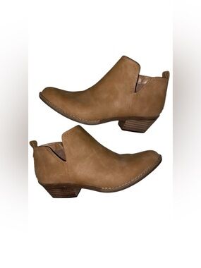 DV by DOLCE VITA Suede Western Ankle Boots in Camel/TAN SIZE 7-1/2M